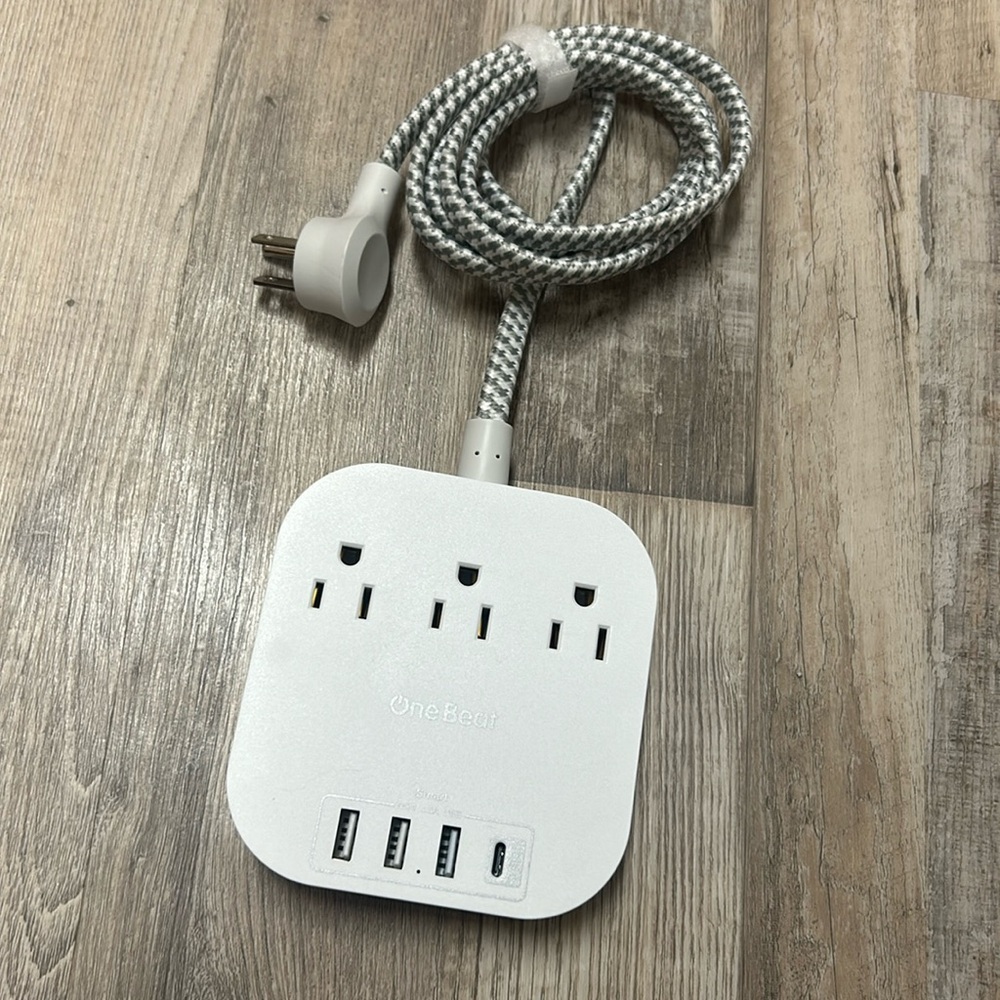 ONE BEAT POWER STRIP WITH USB CHARGER